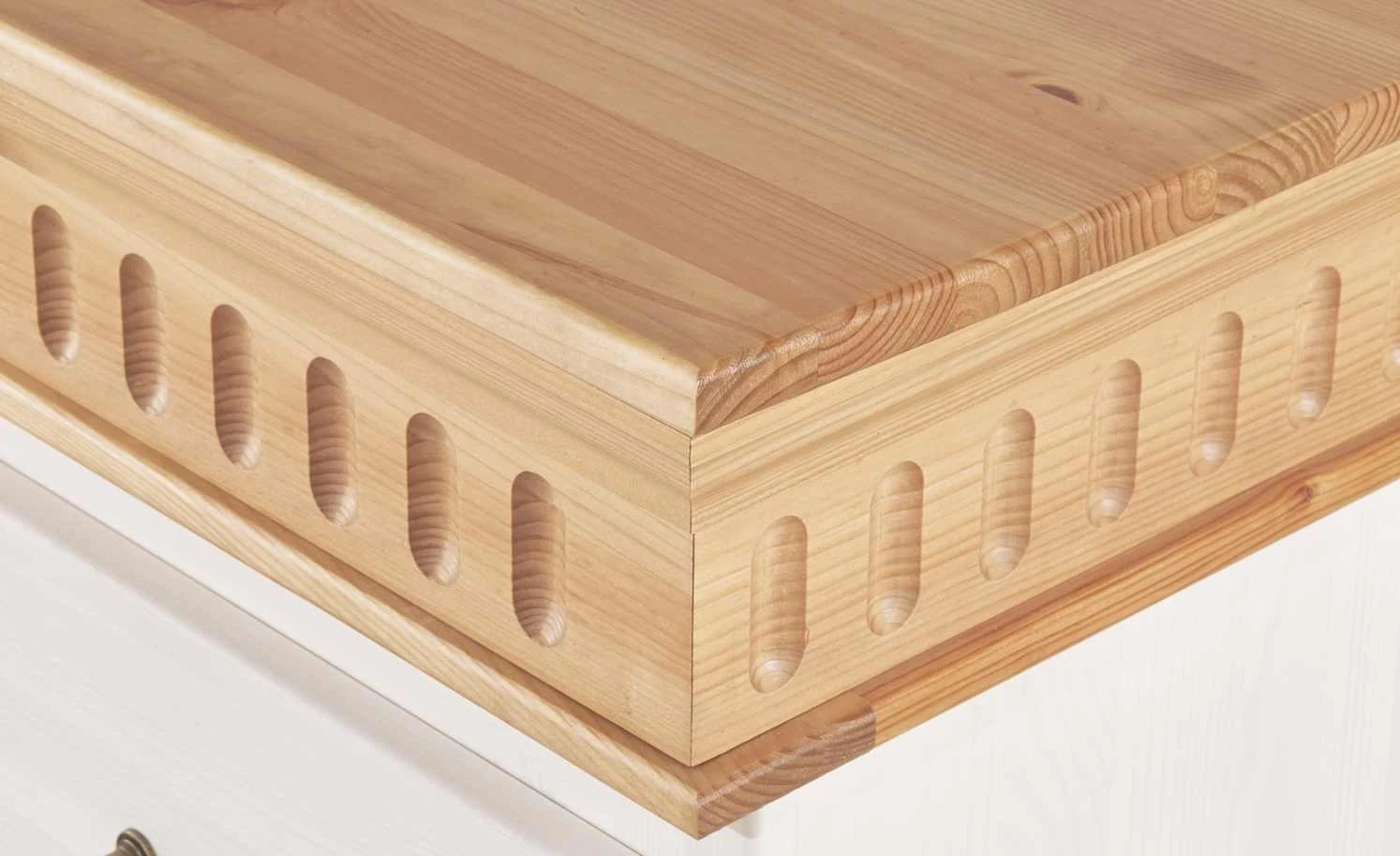 Kommode Bornholm | Kiefer Weiß / Kiefer Antik-Look 3 Kommode Bornholm | Kiefer Weiß / Kiefer Antik-Look – Bild 3