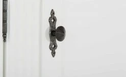 maison bleue Highboard Petit Chalet | Weiß / Asteiche mit Glasboden -Kommode & Sideboards Verkäufe 12232257 11 202207082231