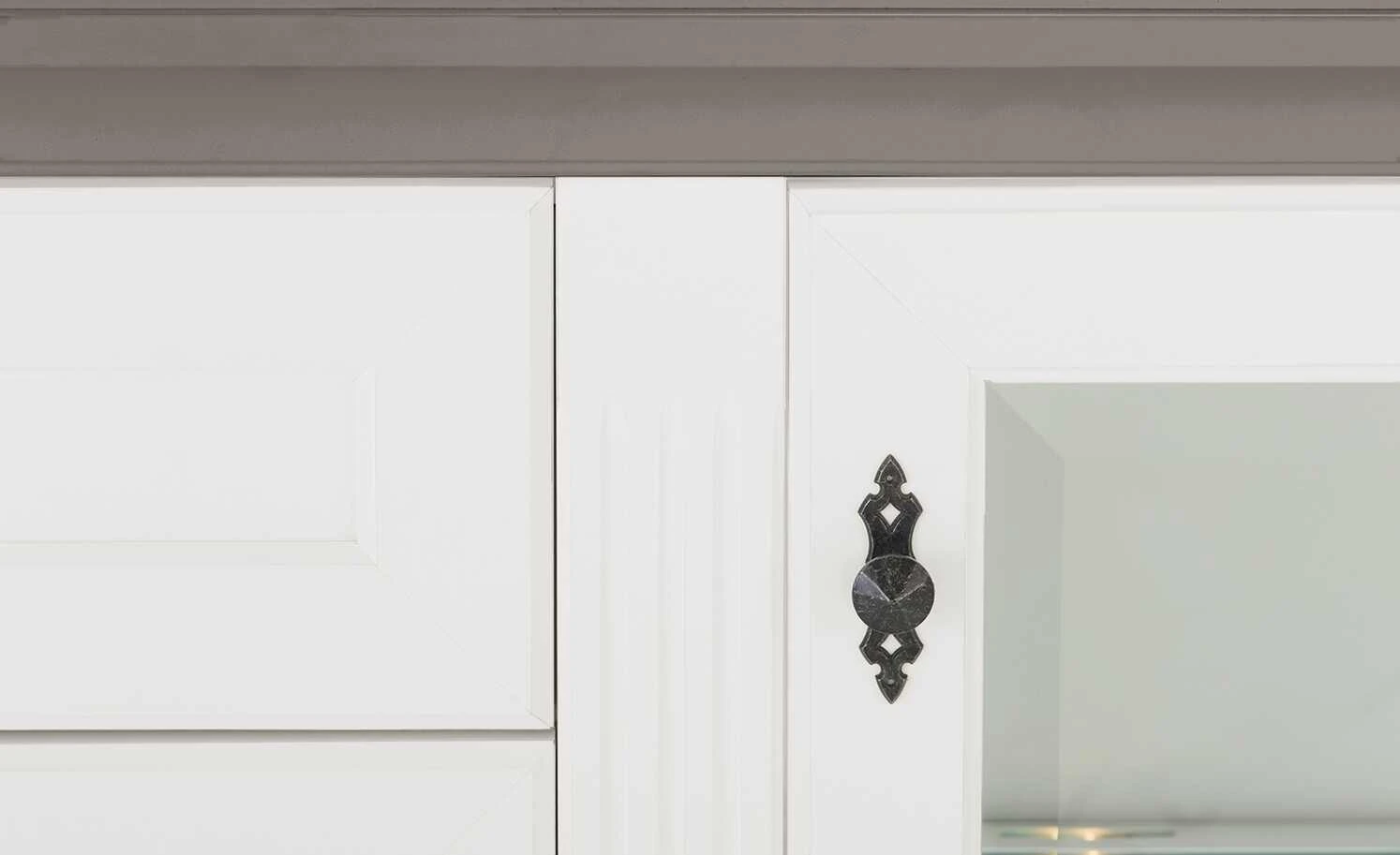 maison bleue Highboard Petit Chalet | Weiß / Graphitgrau mit Glastüren 15 maison bleue Highboard Petit Chalet | Weiß / Graphitgrau mit Glastüren – Bild 15